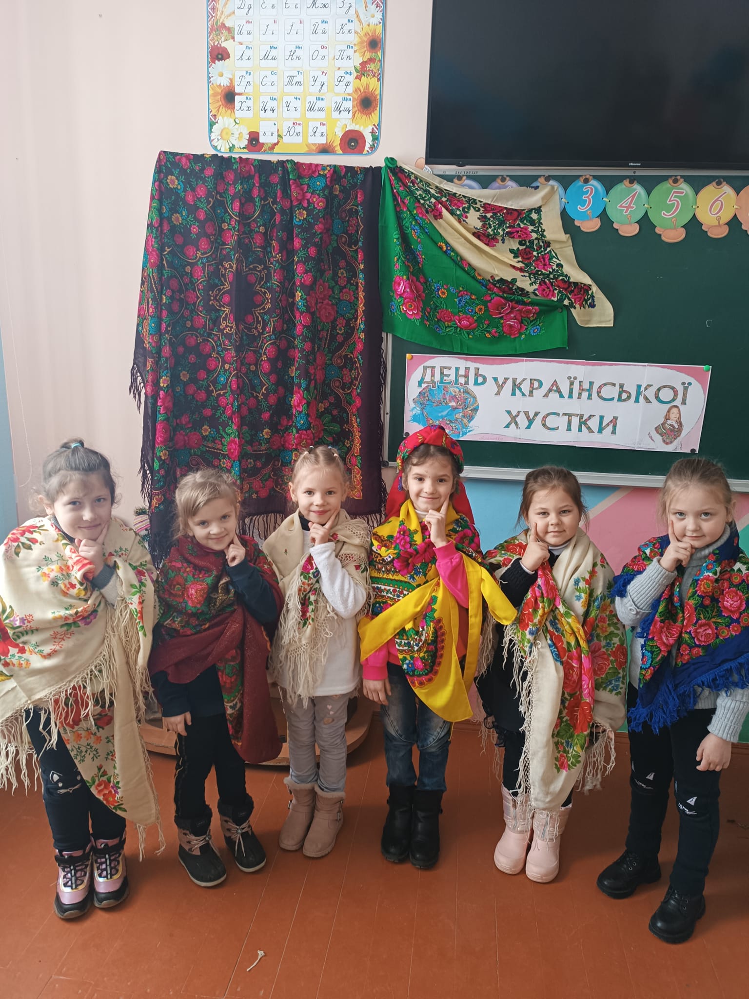 Всесвітній день української хустки.